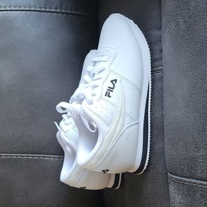 NWOT Never worn Fila Casual Machu Retro athletic sneaker